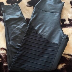 Zumba Black Faux Leather Ribbed Leggings M EUC